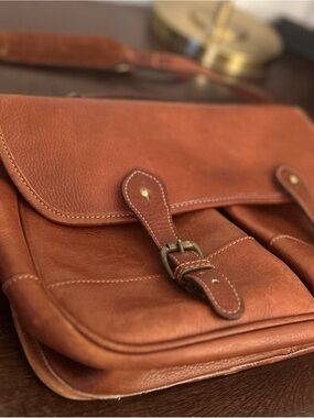 Levenger Brown Pebbled Leather Messenger Briefcase fits 13” Laptop English Made